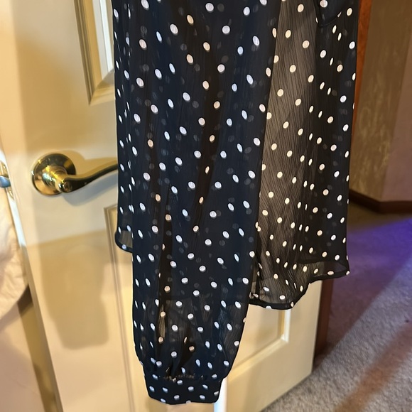 Sheer cold shoulder black&white two pockets on front long sleeve - Picture 5 of 9